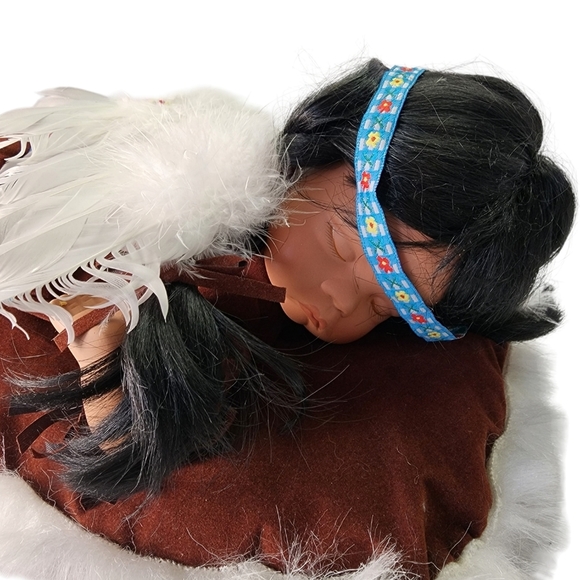 GOLDENVALE 1/2000 Native American Sleeping Baby Porcelain Doll on Pillow - Picture 3 of 10